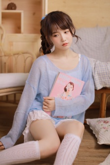 泳池里强摁做开腿呻吟漫画视频